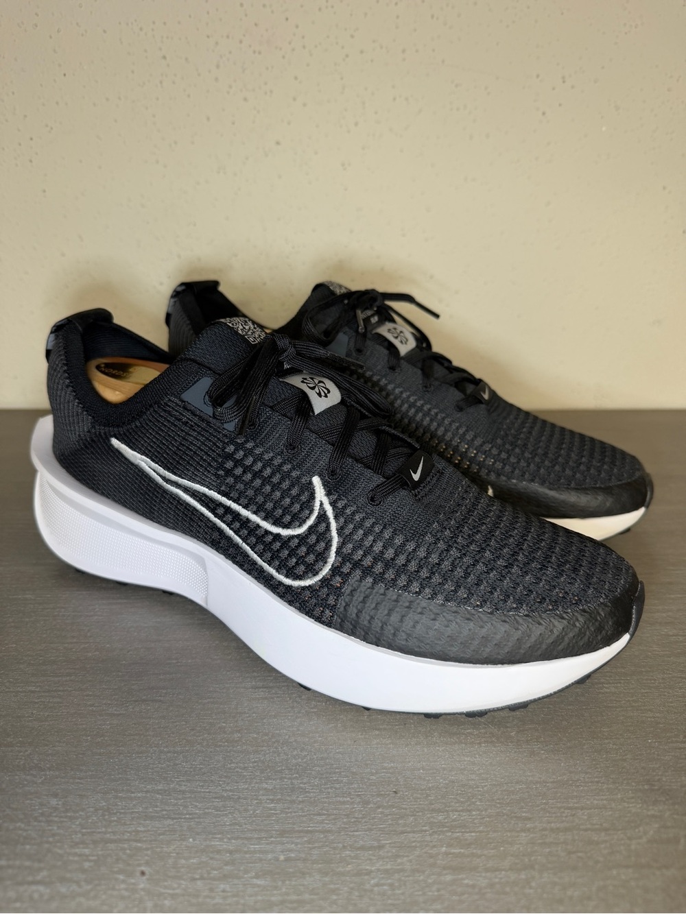Nike Interact Run Shoe, Black/White Running Shoes Men’s Size 10 FD2291-001